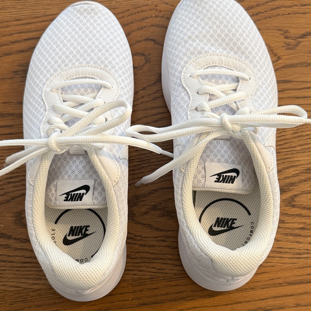 Nike Classic White Tanjun Mesh Sneakers size 7.5.